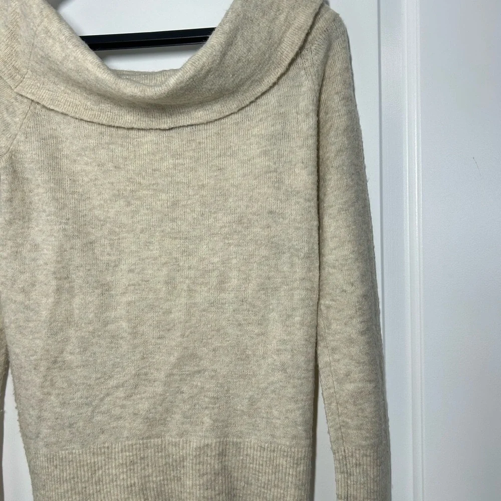 Abercrombie & Fitch Cream Off The Shoulder Cream Sweater size XS 90s chic - Picture 9 of 11